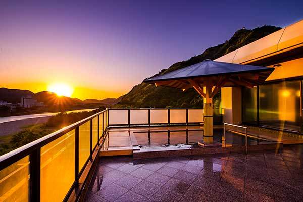 朝日の露天風呂